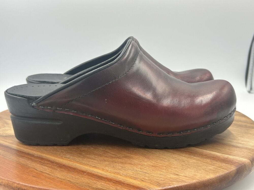 Dansko Professional Clogs Womens Sz 7.5 EU 38 Burgundy Leather Work Nurse Shoe